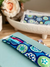 Load image into Gallery viewer, A4 &amp; A5 Pen Holder Bookmark, Blue Drift

