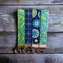Load image into Gallery viewer, Keychain Wristlet, Retro
