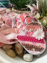Load image into Gallery viewer, Heart-Shaped Elastic Book Band
