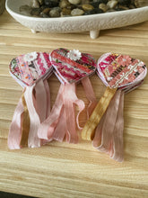 Load image into Gallery viewer, Heart-Shaped Elastic Book Band
