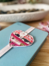 Load image into Gallery viewer, Heart-Shaped Elastic Book Band

