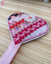 Load image into Gallery viewer, Heart-Shaped Elastic Book Band
