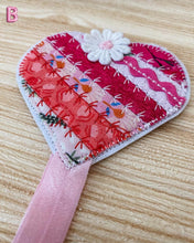 Load image into Gallery viewer, Heart-Shaped Elastic Book Band
