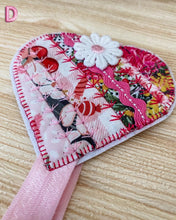 Load image into Gallery viewer, Heart-Shaped Elastic Book Band
